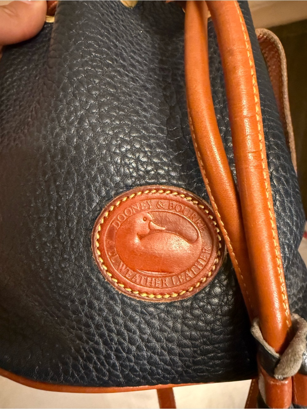 Vintage Dooney & Bourke Navy Pebble Leather Drawstring Crossbody with Tan Trim - Picture 3 of 6
